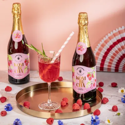 Kombucha musująca o smaku maliny  750ml  Zakwasownia