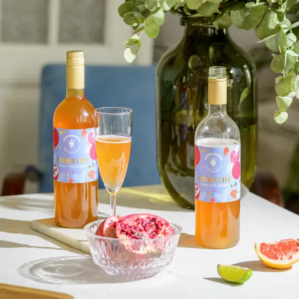 Kombucha z miętą, różą i granatem 750ml  Zakwasownia